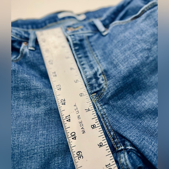 Levi’s Women’s Classic Bootcut Jeans SZ 32 Dark Blue Wash like new! - Picture 10 of 12